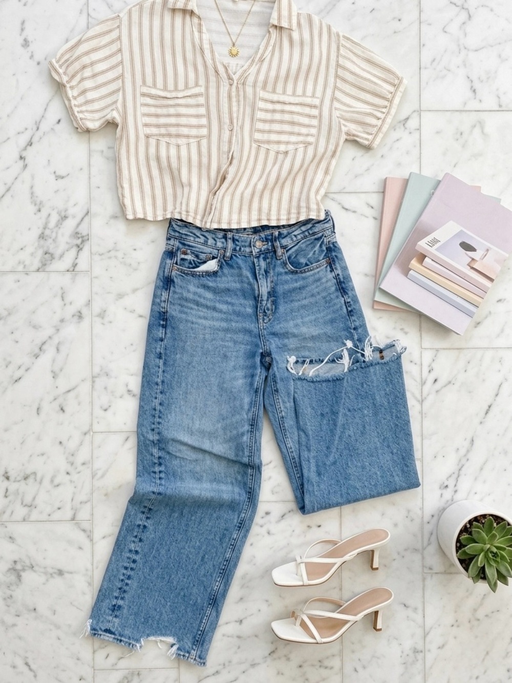 American Eagle Wide Leg Distressed Women’s Jeans